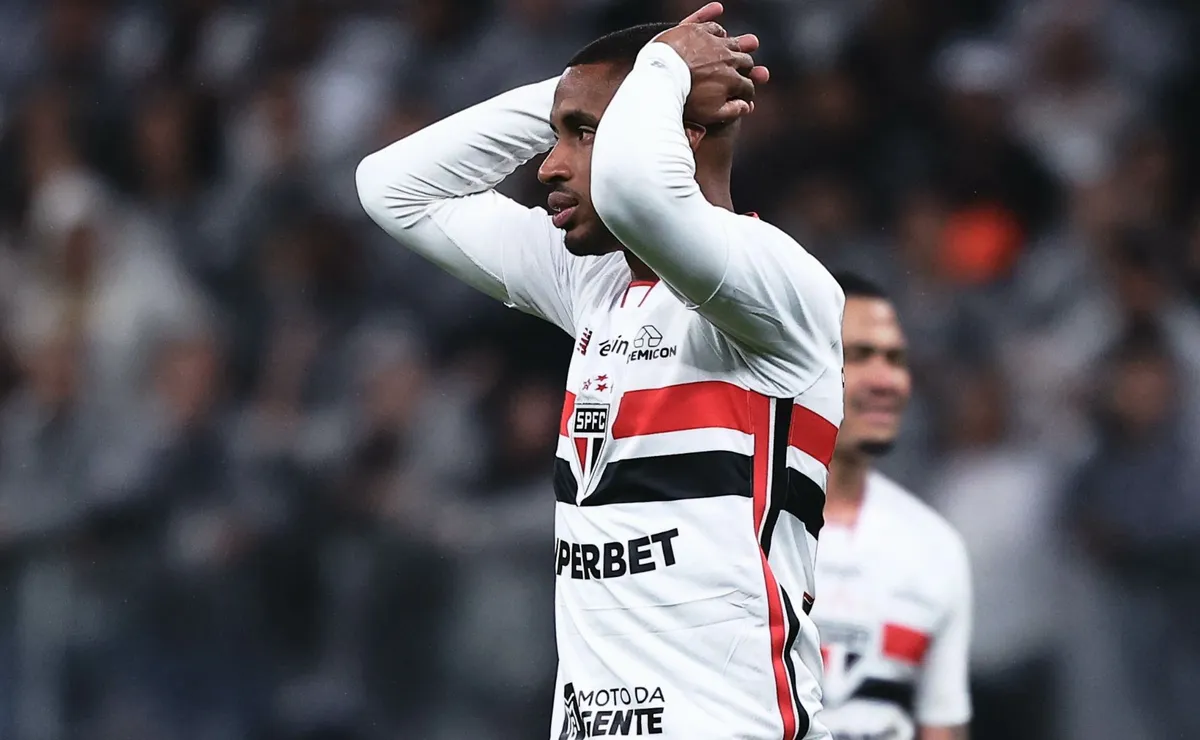 André Silva rejeita propostas e decide ficar no São Paulo mesmo sem espaço com Dorival
