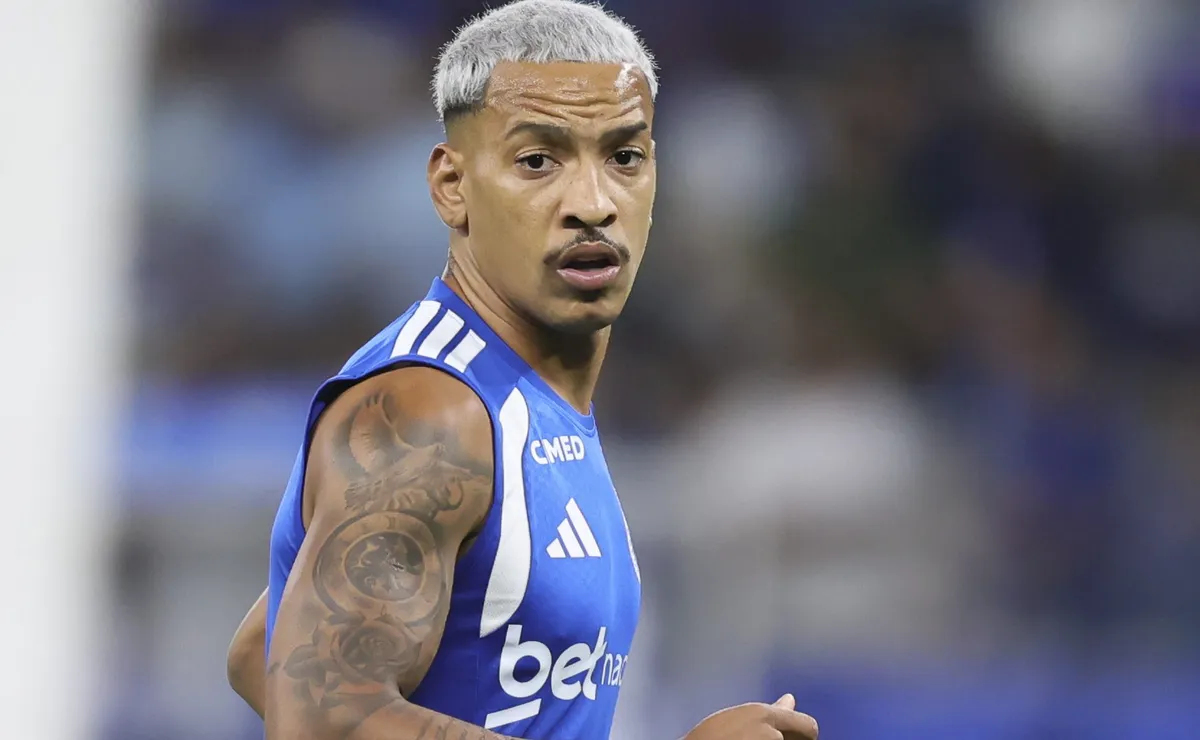 Matheus Pereira sobe o tom após empate do Cruzeiro e discute com jornalista: “Falei isso no off”