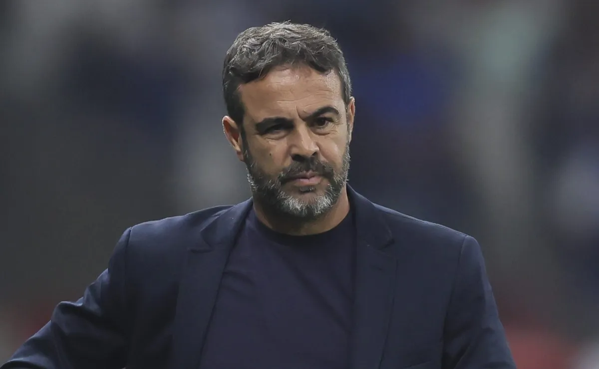 OPINIÃO: Ineficiência cobra o preço e coloca temporada do Cruzeiro de Artur Jorge em risco