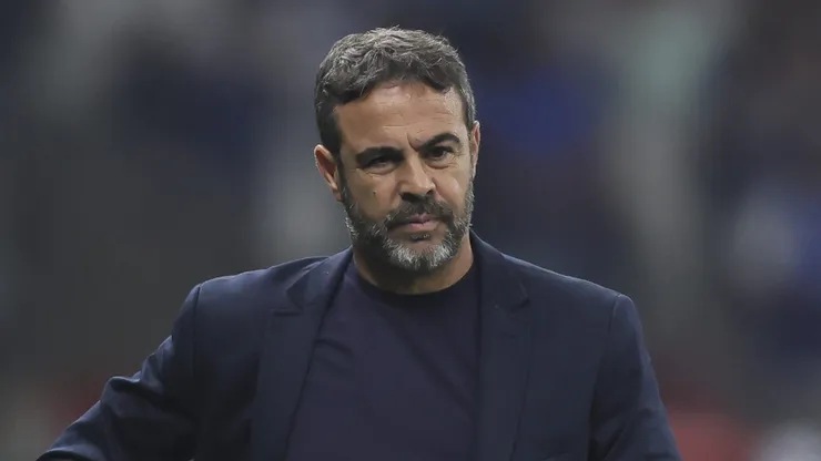 Artur Jorge tecnico do Cruzeiro durante partida contra o Atletico-MG no estadio Mineirao pelo campeonato Copa Do Brasil 2026.