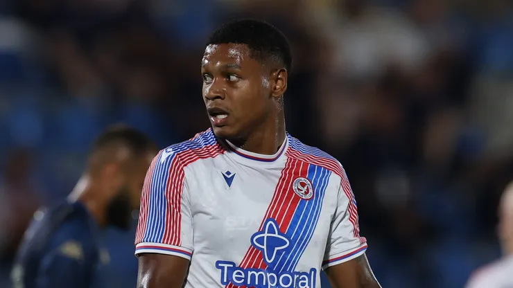 Matheus França não conseguiu se firmar na Europa.