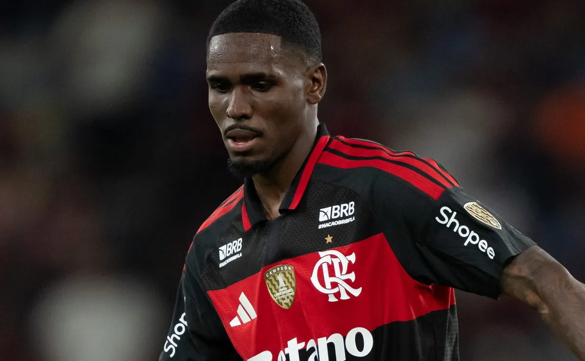 Flamengo veta saída de Evertton Araújo e Monaco já avalia outras alternativas no mercado
