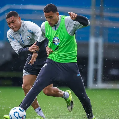 Gustavo Martins volta e reforça Grêmio para o Gre-Nal