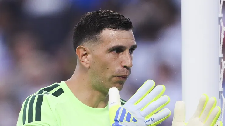 Dibu durante jogo da Argentina na Copa.