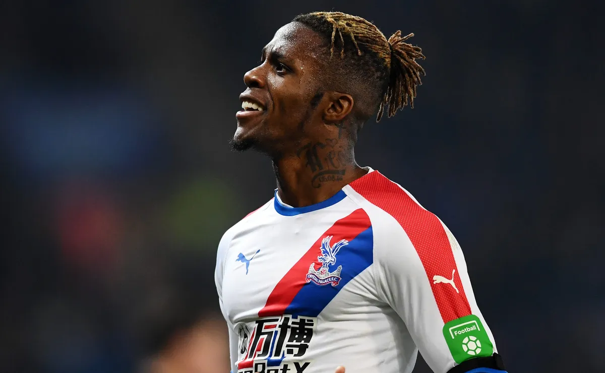 Wilfried Zaha é oferecido, mas transfer ban impede novas movimentações do Corinthians na janela
