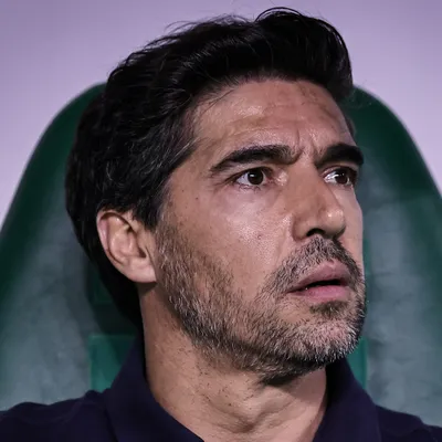 Abel arma Palmeiras envolvente em vitória contra o Santos
