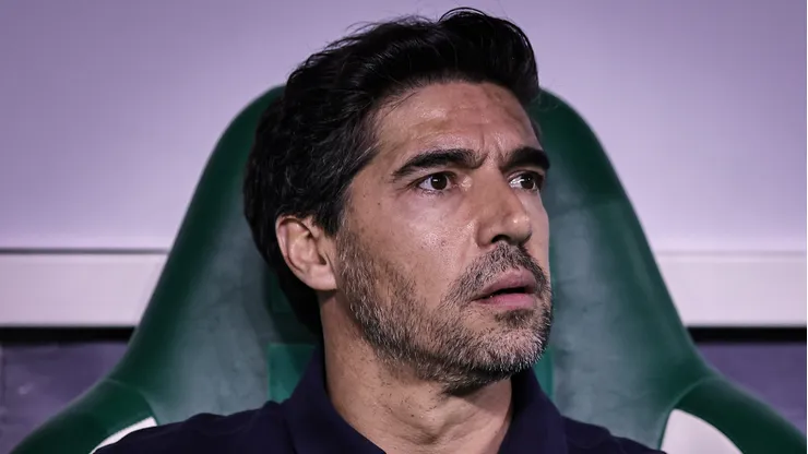 Abel Ferreira durante jogo no Nubank Parque contra o Peixe.