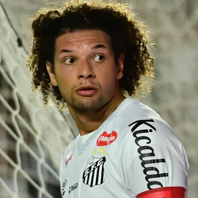 Arão solta o verbo e cobra mudança no Santos
