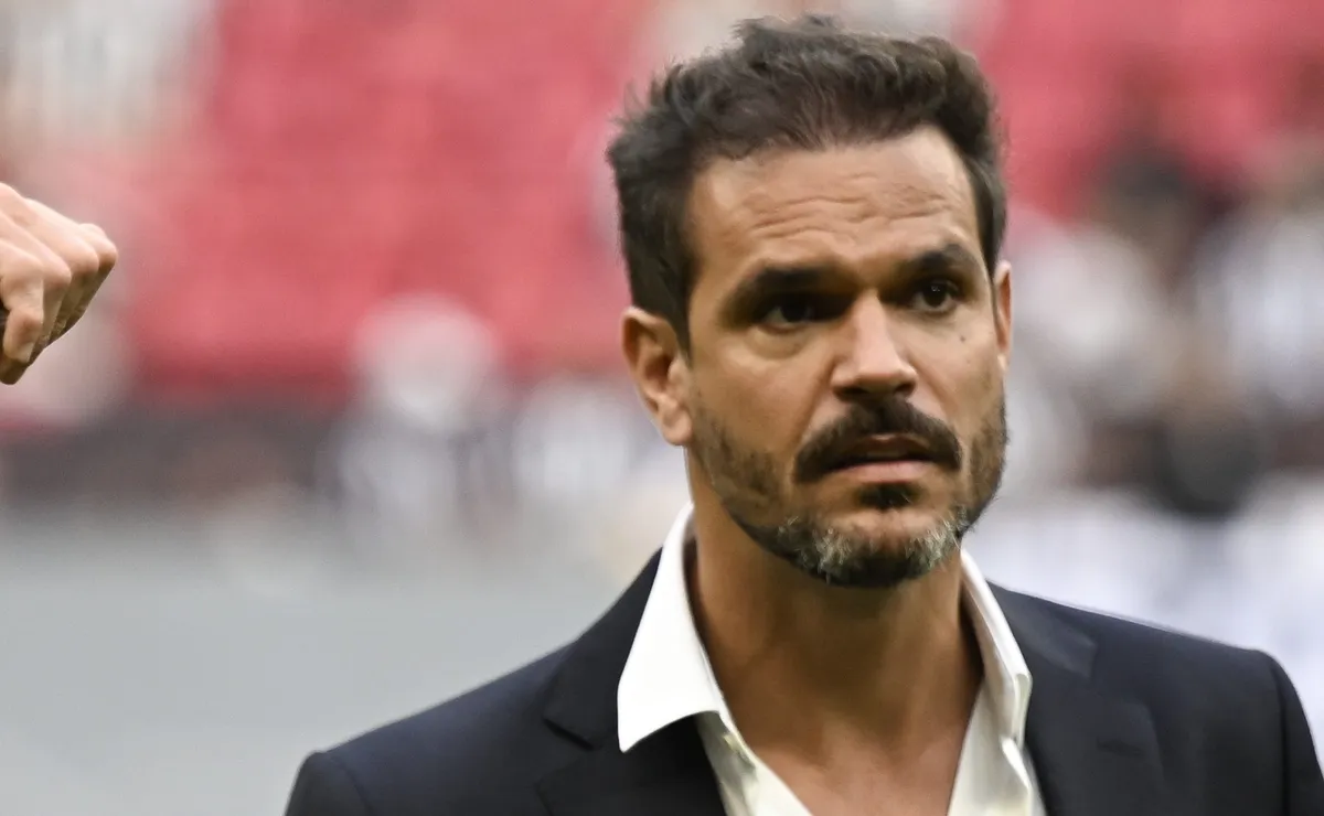 Admar Lopes critica arbitragem em expulsão de Cauan Barros contra o Vitória: “Erro grotesco”