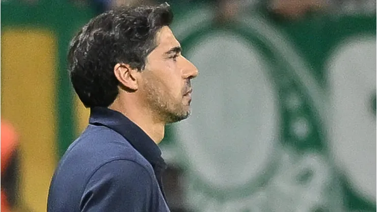 Abel Ferreira em ação no duelo contra o Santos - Foto: Jota Erre/AGIF