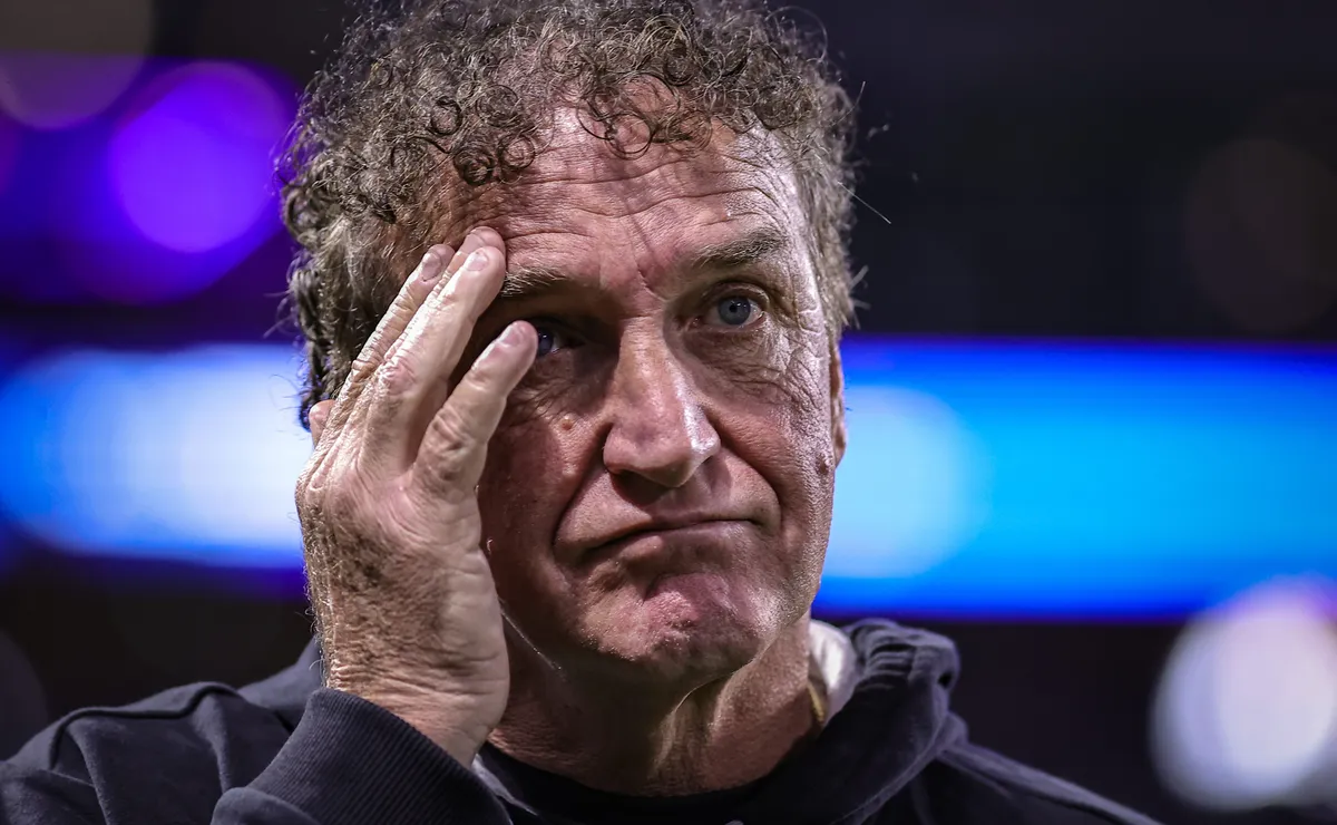 Cuca explica falha coletiva na estratégia solta ultimato ao elenco do Santos