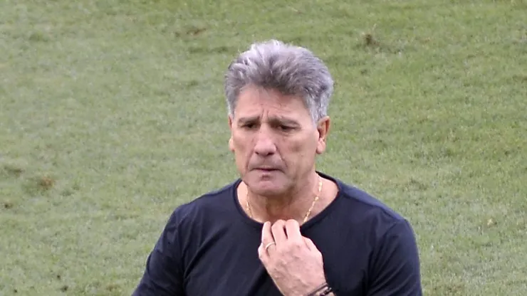 Renato Gaúcho na Vila Belmiro durante jogo do Brasileirão.