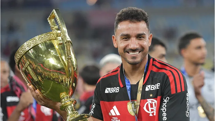 Danilo já ganhou títulos pelo Flamengo.