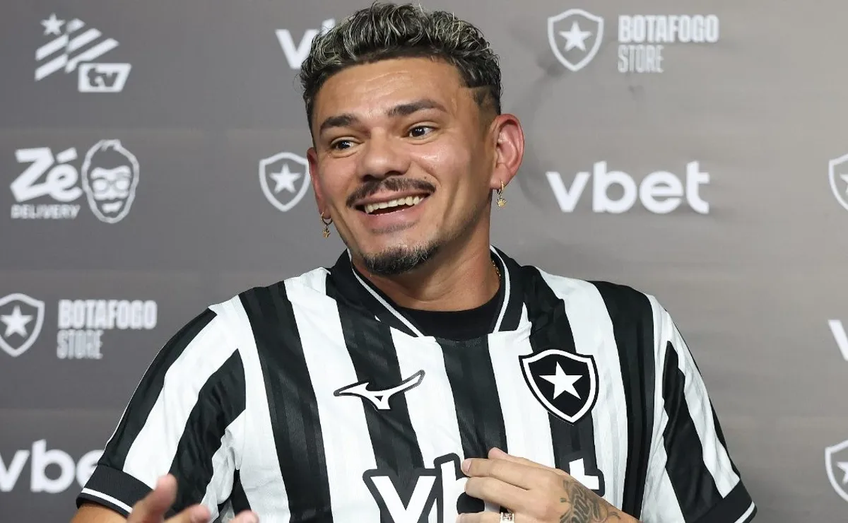 Tiquinho Soares comenta possível retorno de Luiz Henrique ao Botafogo: “Está na hora, né?”