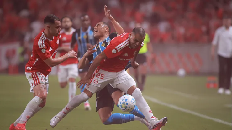Inter e Grêmio empataram sem gols em jogo truncado nesta quinta no Beira-Rio