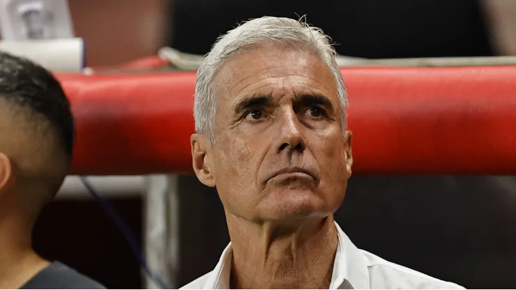 Luís Castro apostou em um Grêmio extremamente organizado para frear ímpeto do rival no jogo de ida das 4as na Copa do Brasil