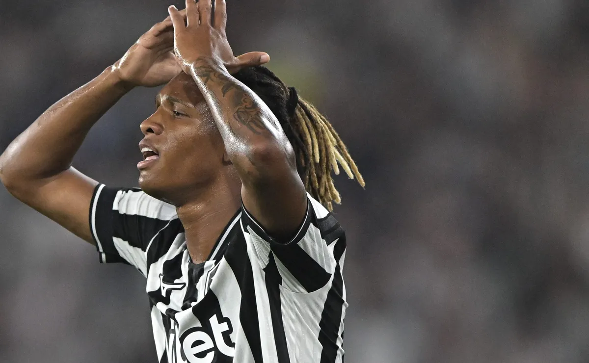 Palmeiras descarta nova investida por Danilo e Botafogo avalia futuro do volante nos bastidores