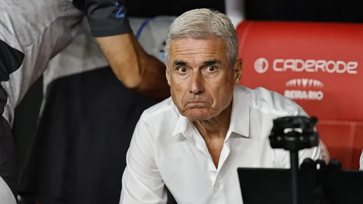 Luis Castro tecnico do Gremio durante partida contra o Internacional no estadio Beira-Rio pelo campeonato Copa Do Brasil 2026. Foto: Roberto Vinicius/AGIF