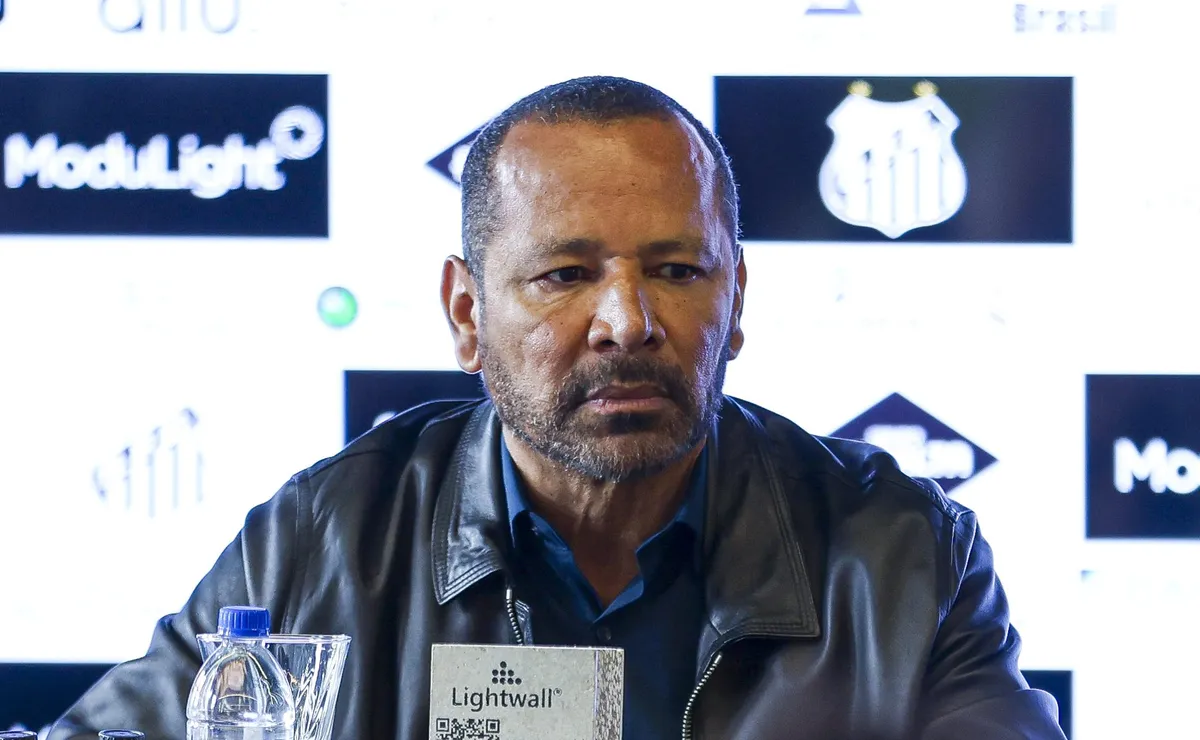 Neymar Pai age nos bastidores, ajuda a derrubar transfer ban e auxilia diretoria do Clube
