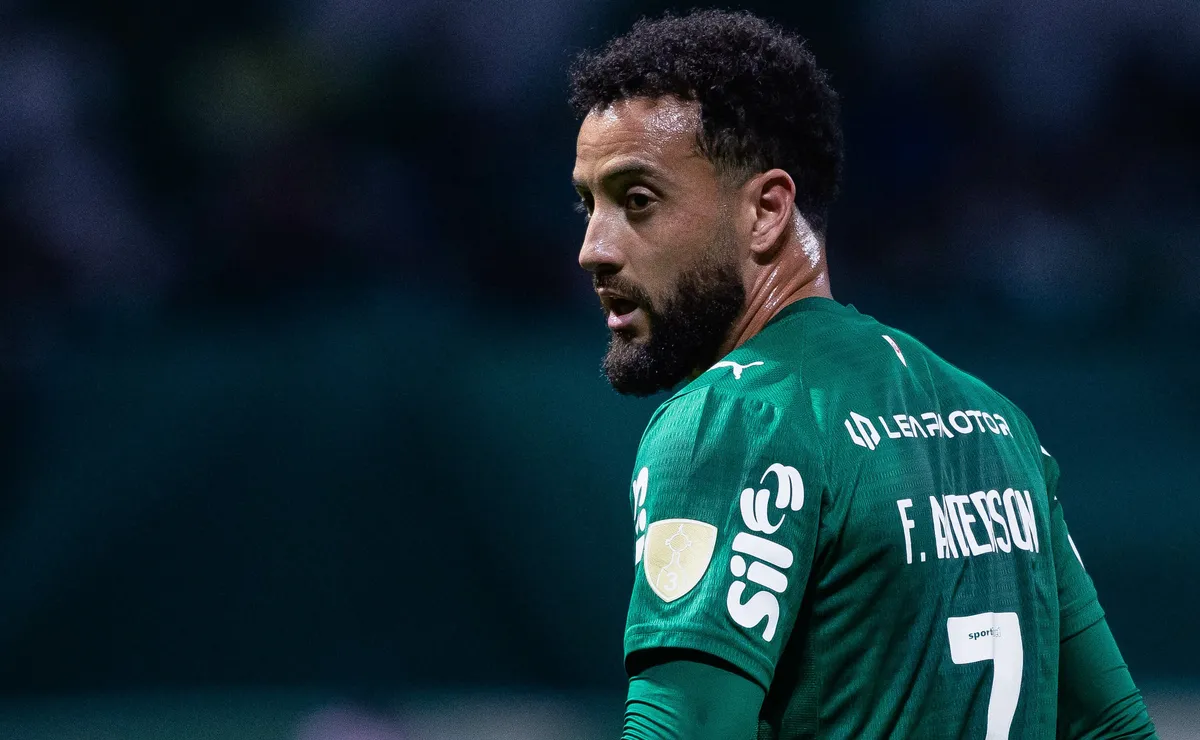Opinião: Arias sai de cena, e Felipe Anderson ganha mais uma chance de salvar sua ‘pele’ no Palmeiras
