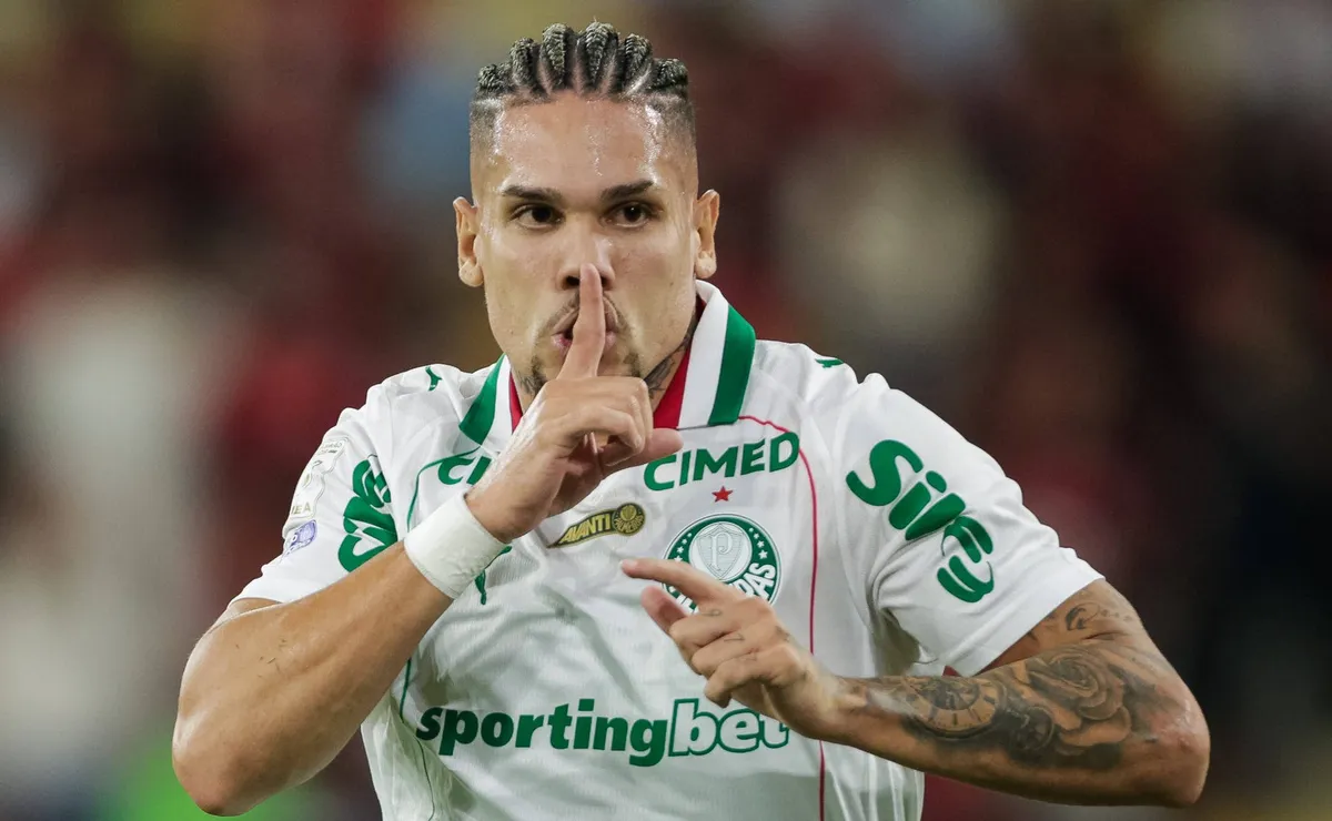 Paulinho sofre nova lesão e deve desfalcar Palmeiras por um mês, informa André Hernan