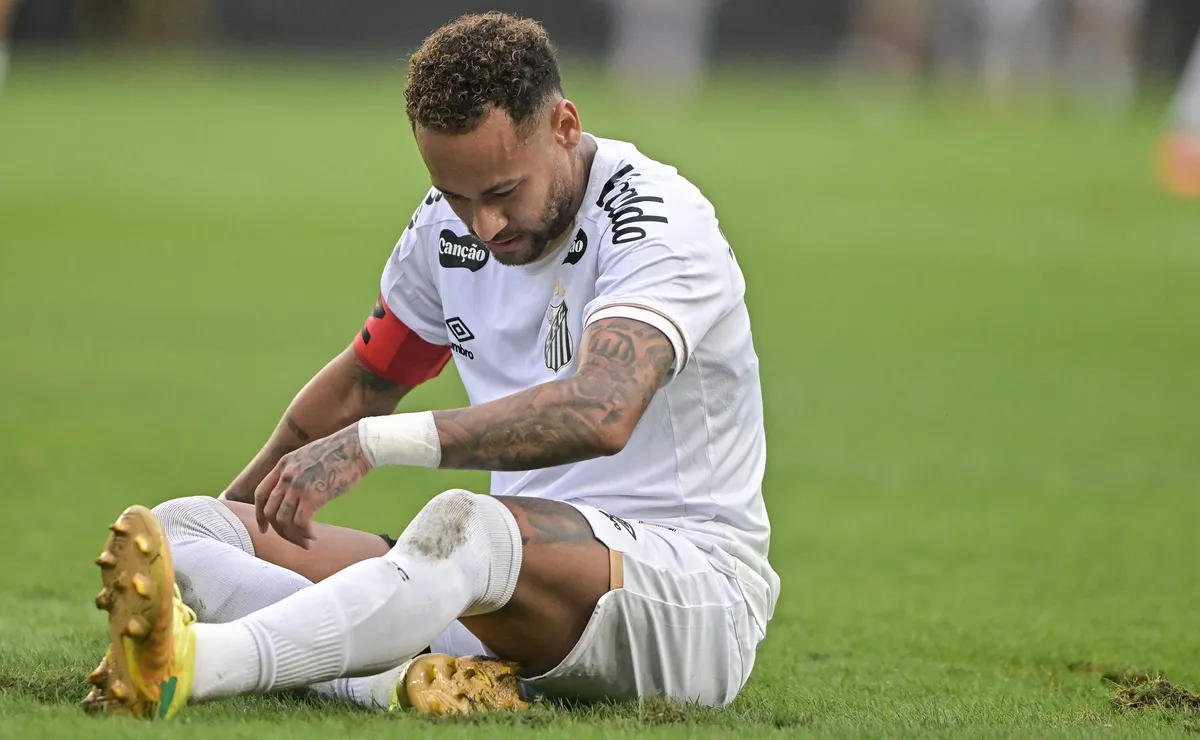 Neymar não participa do penúltimo treino antes de Corinthians x Santos após apresentar quadro de gripe