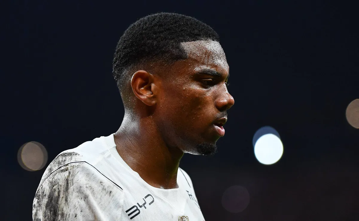 Corinthians avalia proposta de 13 milhões de libras e busca manter André até dezembro