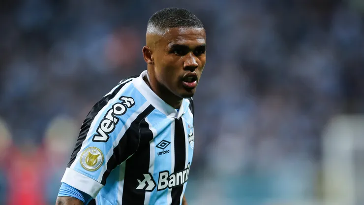 Douglas Costa decepcionou no Grêmio. Foto: Pedro H. Tesch/AGIF