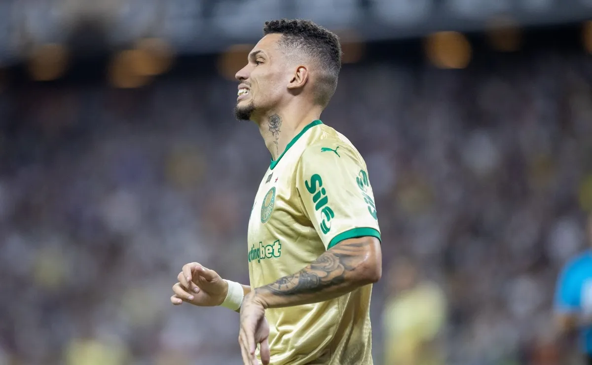 Paulinho ganha respaldo do Palmeiras após novo problema físico