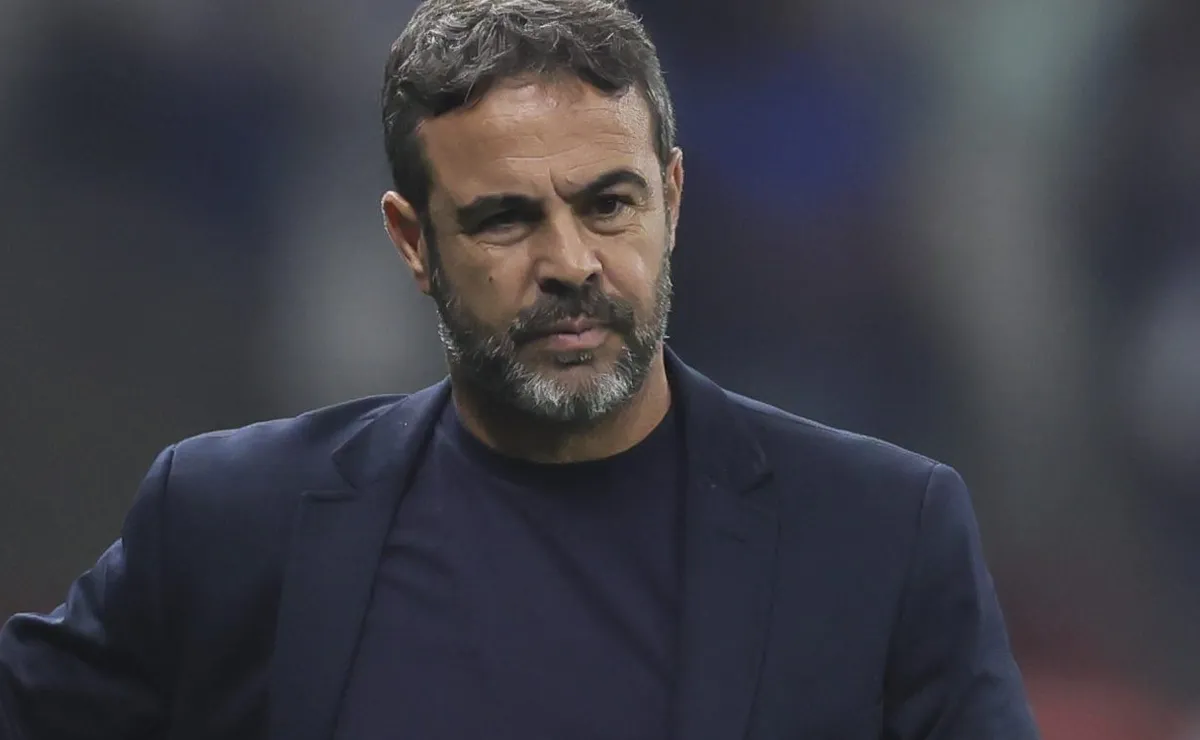 Artur Jorge faz ‘alerta’ e projeta Vasco x Cruzeiro em São Januário: “Fazer a gestão do grupo”