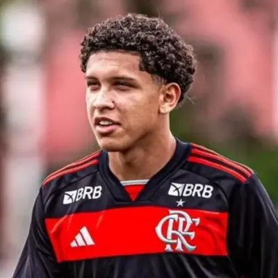Atlético-MG contrata Lucas Vieira, volante campeão pelo Flamengo