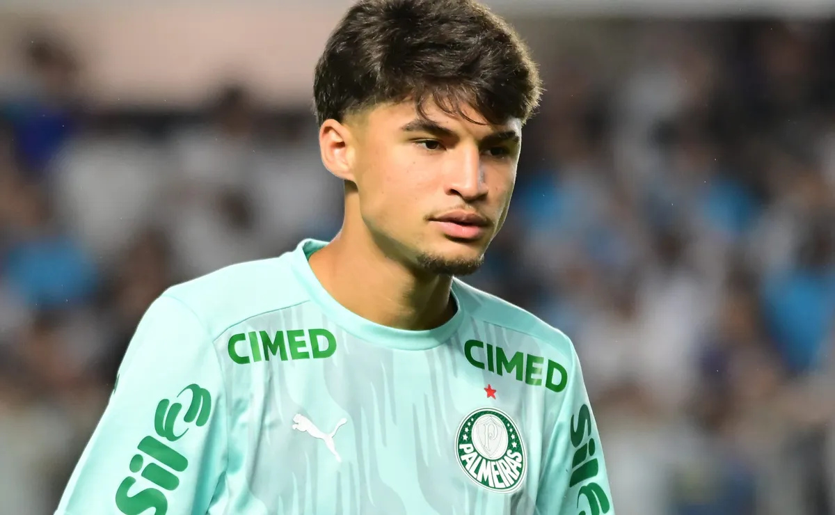 Larson recebe contatos de clubes da Arábia Saudita e pode deixar o Palmeiras por empréstimo