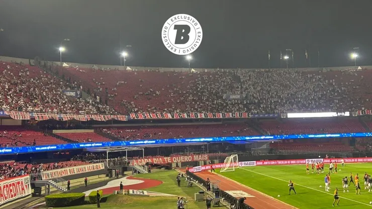 Torcida do São Paulo cobra conselheiros antes de jogo contra o Bragantino. Foto: Alexsander Vieira