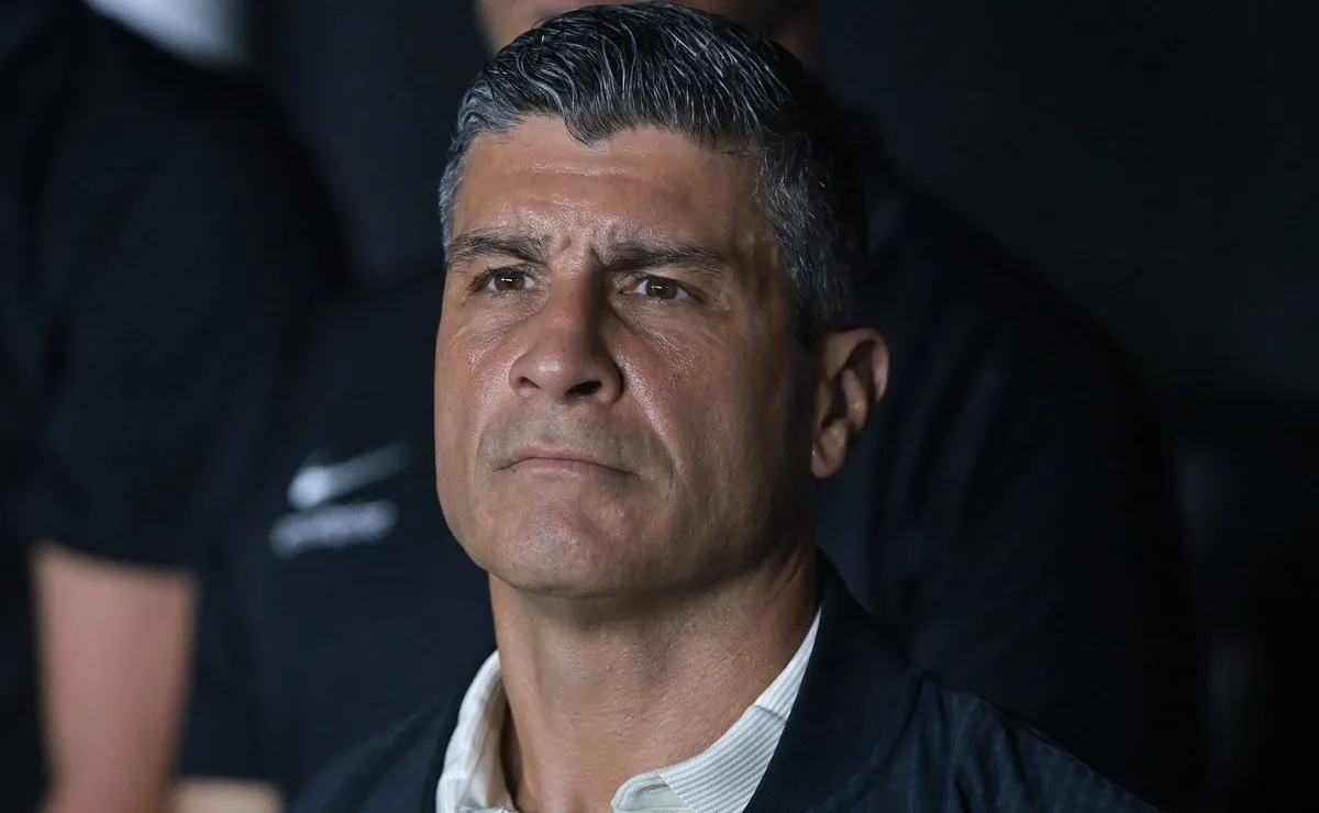 Pedro Emanuel banca time titular e Vasco amassa o Cruzeiro para respirar no Brasileirão