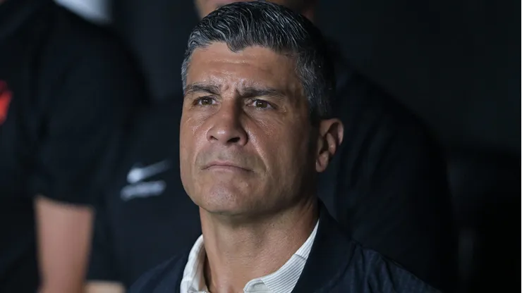 RJ - RIO DE JANEIRO - 29/08/2026 - BRASILEIRO A 2026, VASCO X CRUZEIRO - Pedro Emanuel tecnico do Vasco durante partida contra o Cruzeiro no estadio Sao Januario pelo campeonato Brasileiro A 2026. Foto: Thiago Ribeiro/AGIF