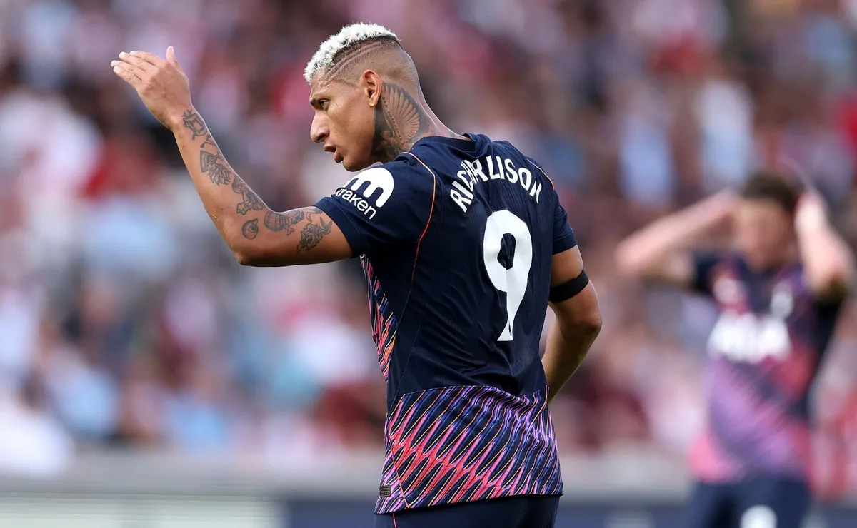 Richarlison fica perto de deixar o Tottenham e pode retornar ao Everton após quatro anos