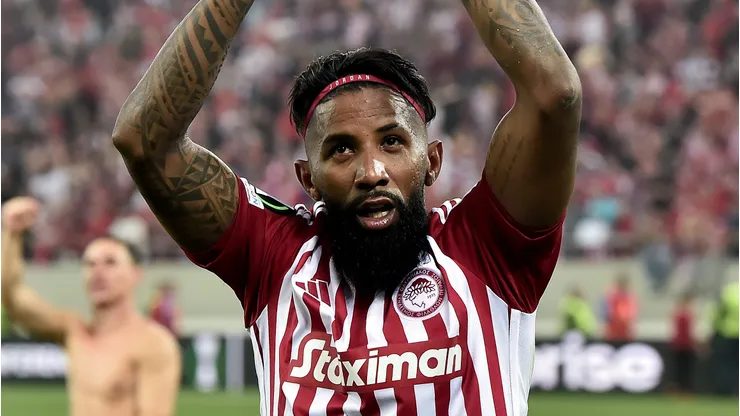 Santos fecha com Rodinei.