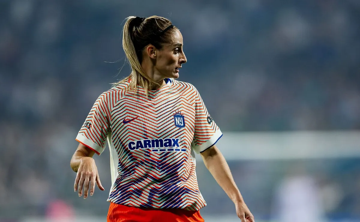 Campeã do mundo, Esther González, causa polêmica após deixar clube dos EUA e acertar com time saudita
