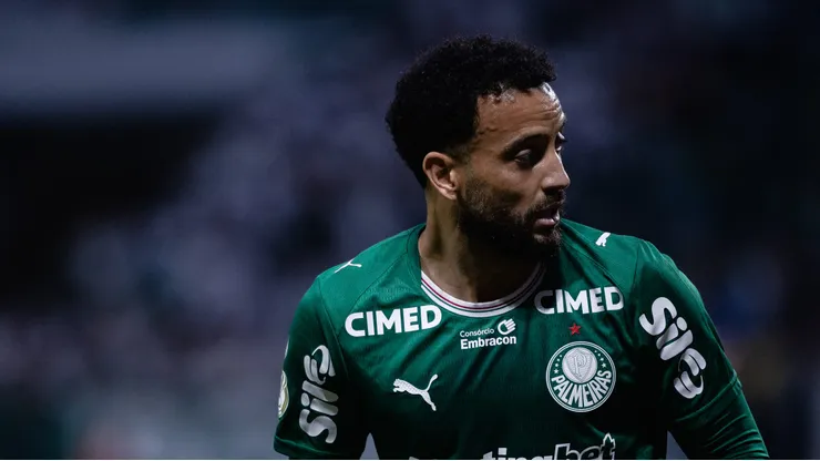 Felipe Anderson em campo pelo Verdão.