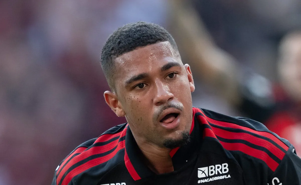 Samuel Lino decide, Flamengo vence o Botafogo por 3 a 0 e coloca pressão no Palmeiras