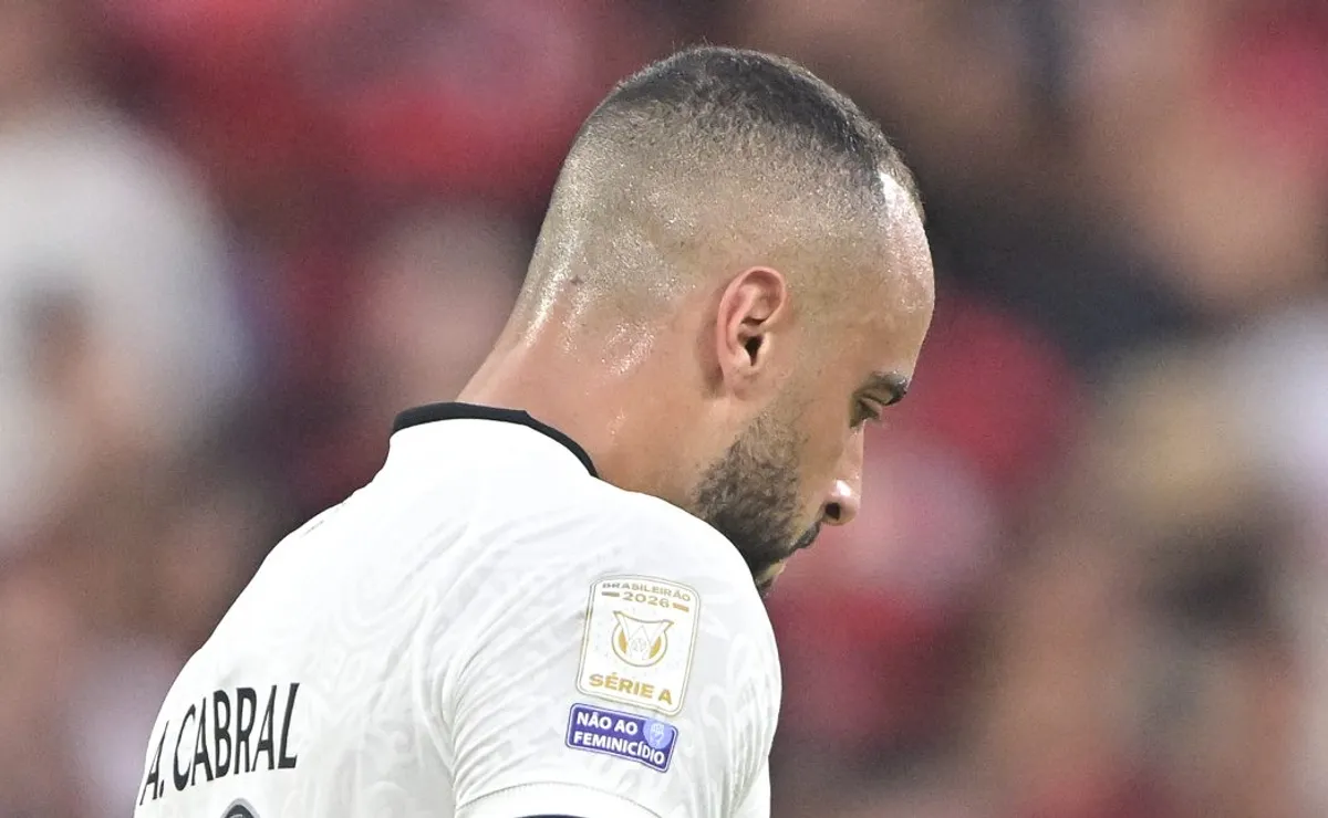 Gol anulado de Arthur Cabral em Flamengo x Botafogo é analisado por PC Oliveira e decisão é aprovada