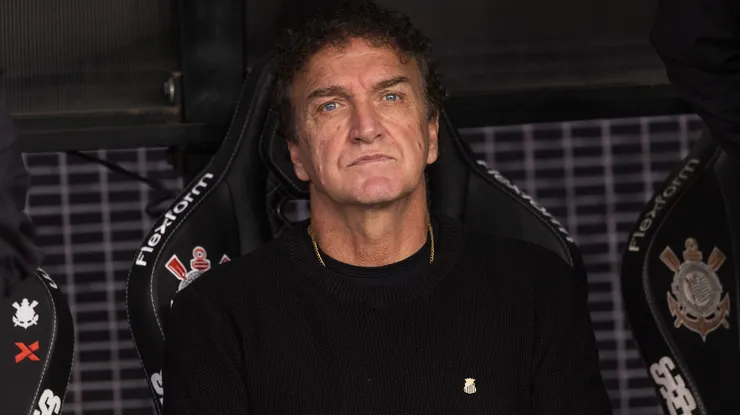 Cuca comandou o Santos no clássico.