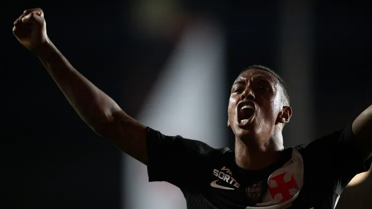 Robert Renan já jogou 40 partidas pelo Vasco em 2026 e é um dos destaques do time de Pedro Emanuel
