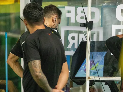 VAR “salva” árbitro de erro por pênalti de Giay em empate do Palmeiras