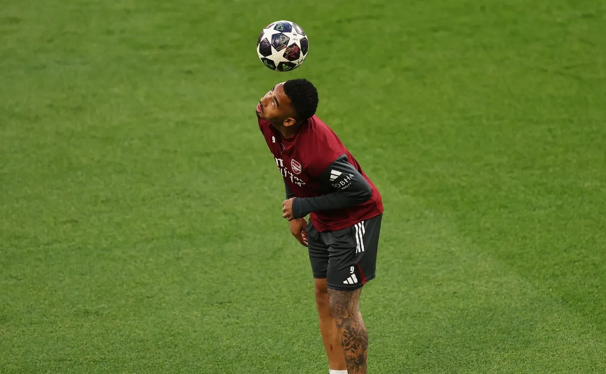 Gabriel Jesus já está na Espanha e aguarda exames no Barcelona
