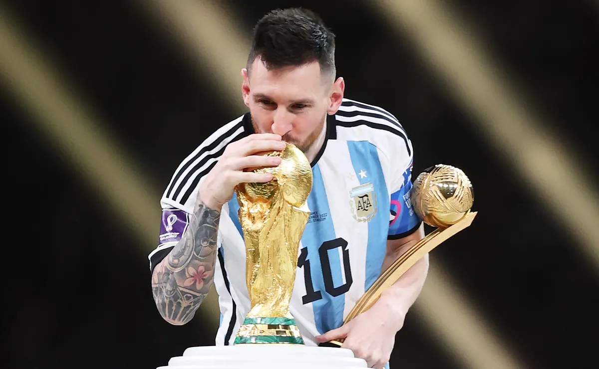 Messi anuncia aposentadoria da seleção argentina dias após morte de seu pai