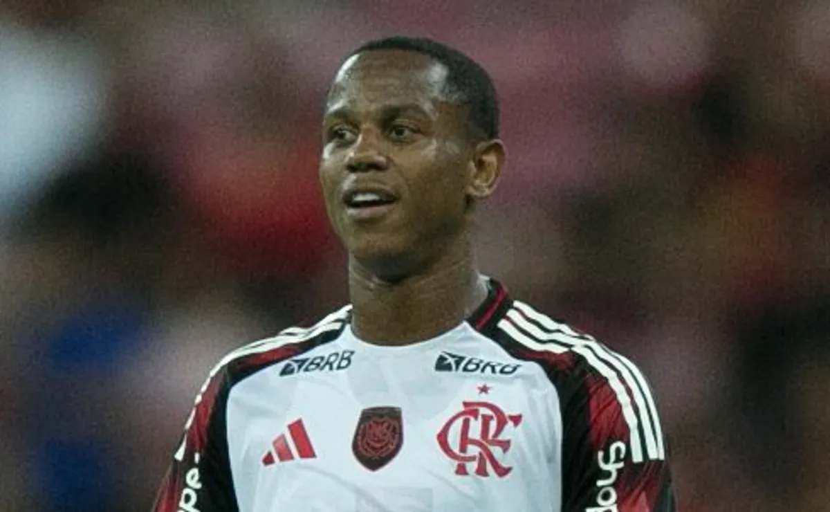 Flamengo recebe atacante Juliano Viana na negociação com o Bragantino por Wallace Yan
