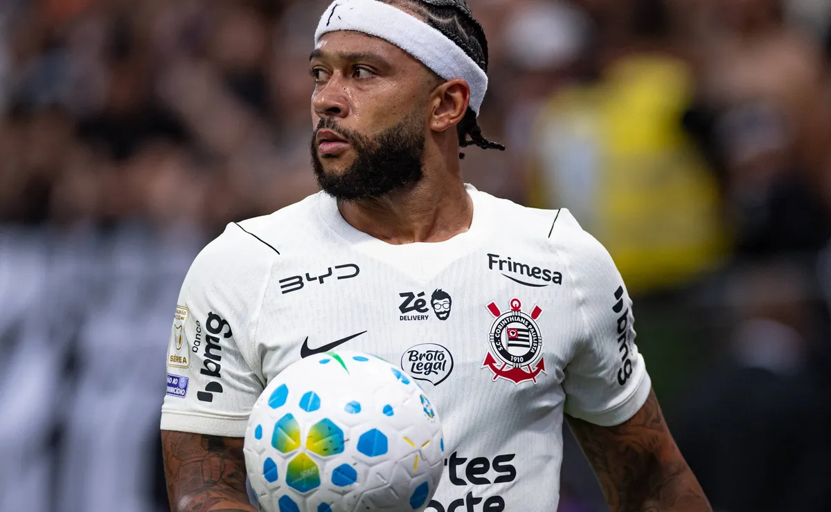 Memphis Depay pede união ao elenco do Corinthians para retomada após derrota para o Santos