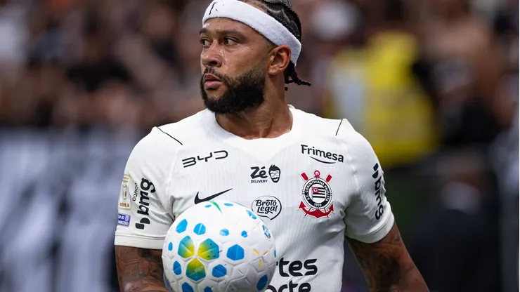 Memphis Depay pediu união aos jogadores. Foto: Riquelve Nata/IMAGO/Sports Press Photo