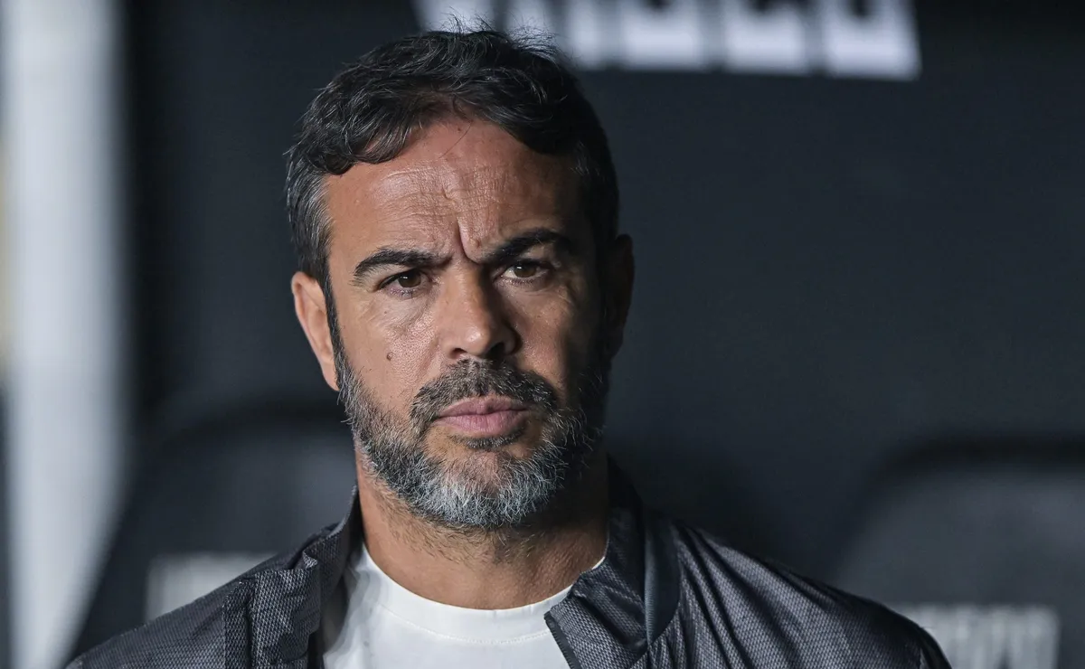 Opinião: Artur Jorge deveria pensar em um Cruzeiro mais forte no meio-campo e abrir mão de 3 atacantes